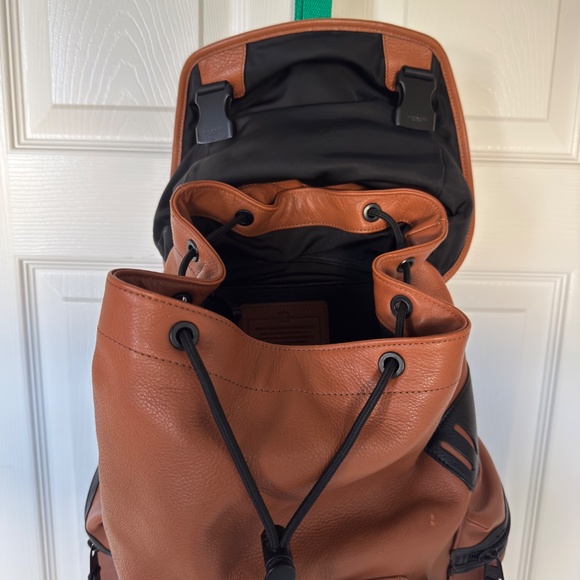 Coach Leather Backpack (Rucksack) - Large Capacity - Picture 7 of 9